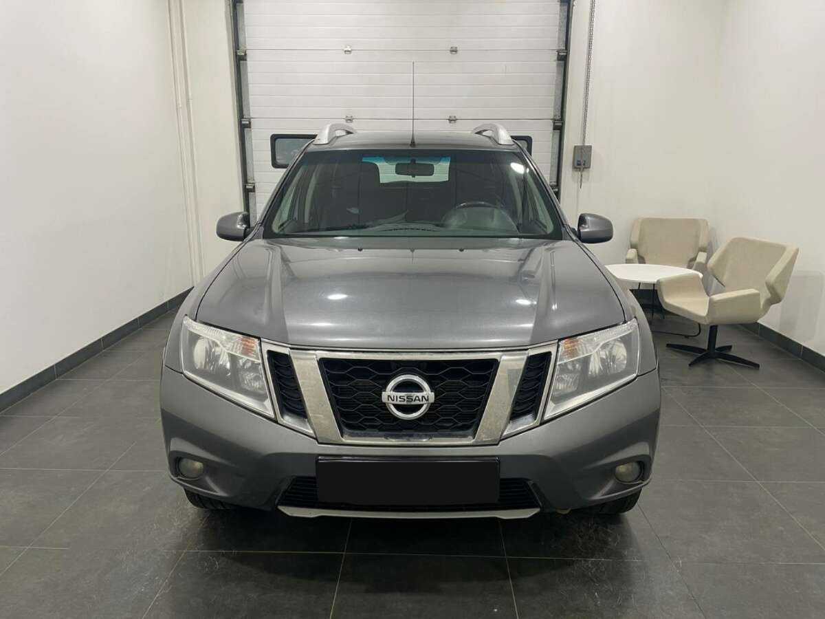 Nissan Terrano б/у, 2015, Механическая. Фото: #1