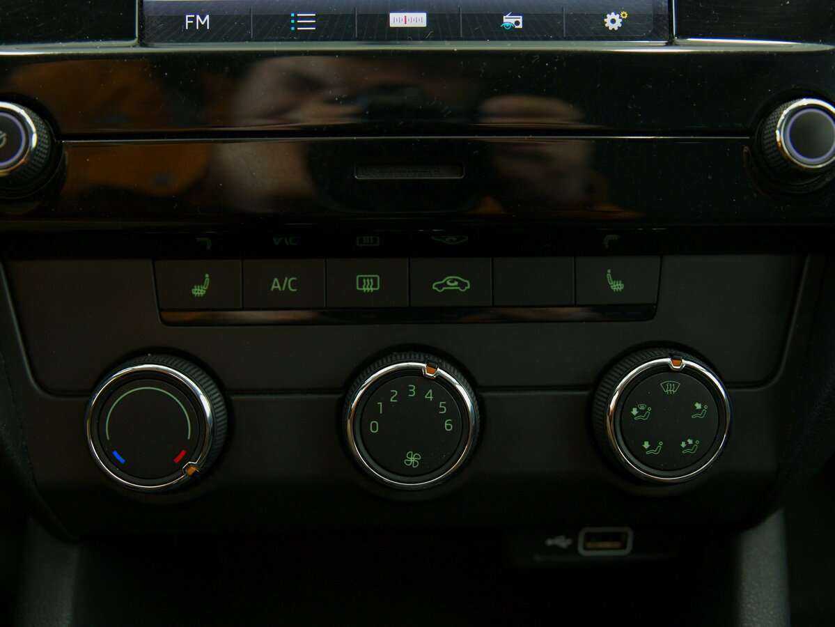 Skoda Octavia б/у, 2019, Механическая. Фото: #9