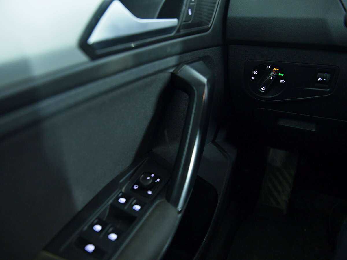 Volkswagen Tiguan б/у, 2017, Роботизированная. Фото: #11