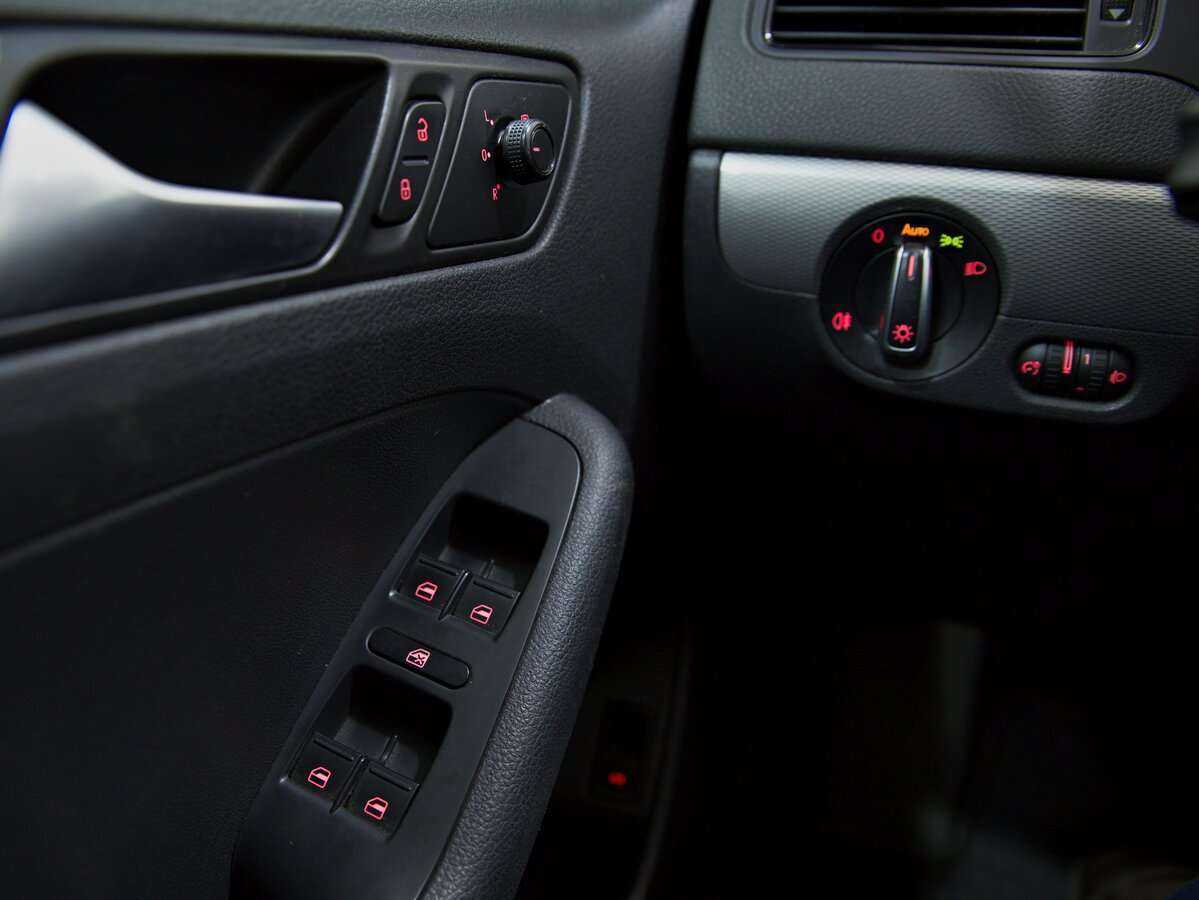 Volkswagen Jetta б/у, 2015, Роботизированная. Фото: #6