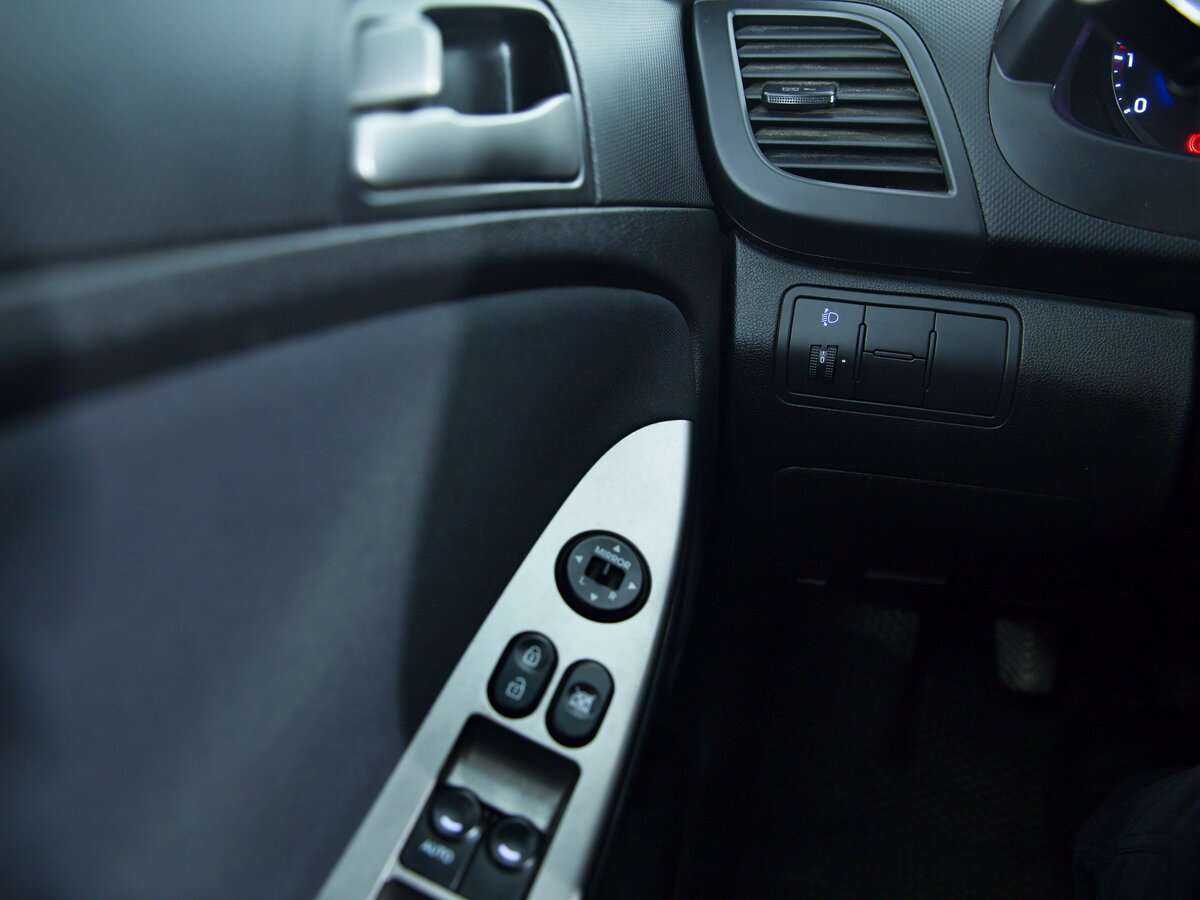 Hyundai Solaris б/у, 2015, Механическая. Фото: #11