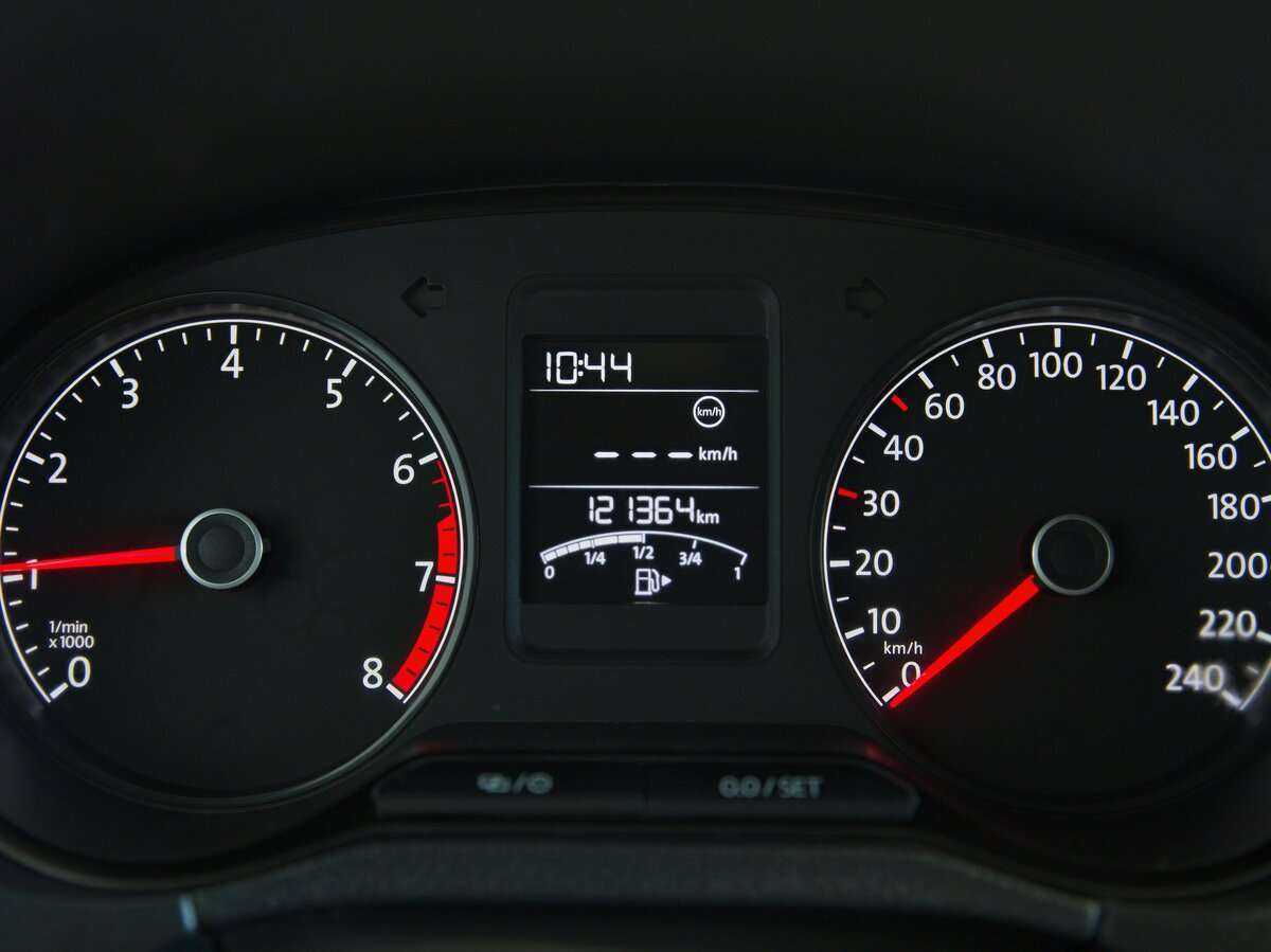 Volkswagen Polo б/у, 2016, Механическая. Фото: #2