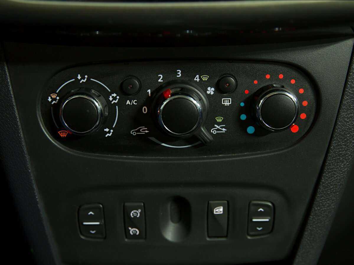 Рено Логан б/у, 2015, Автоматическая. Фото: #12