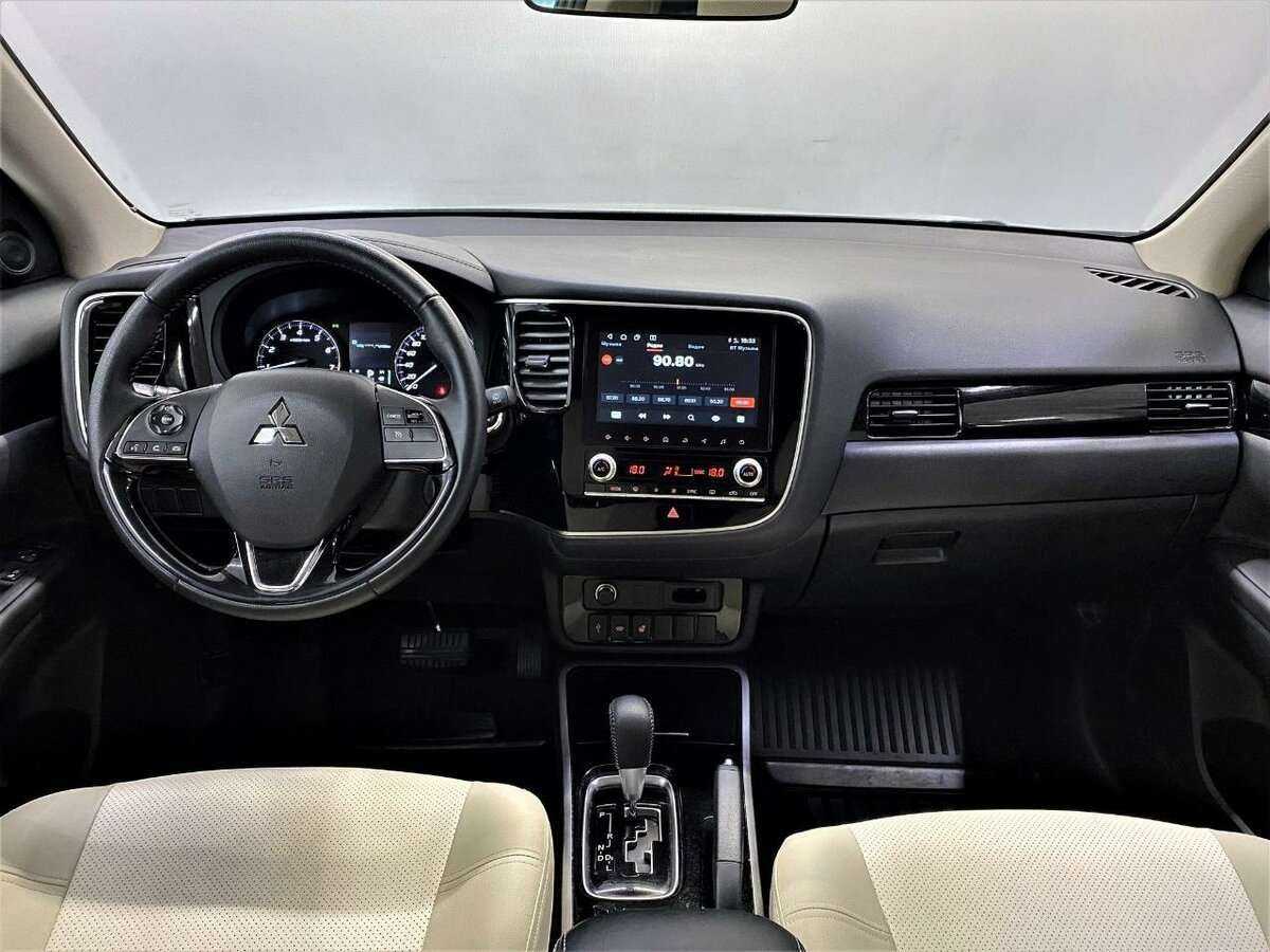 Mitsubishi Outlander б/у, 2021, Вариатор. Фото: #6