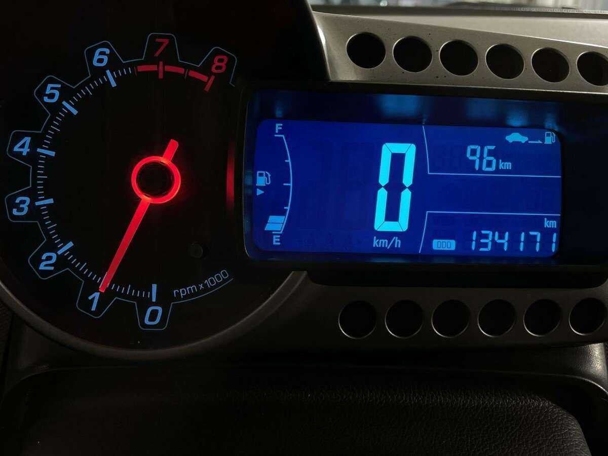 Chevrolet Aveo б/у, 2013, Механическая. Фото: #9