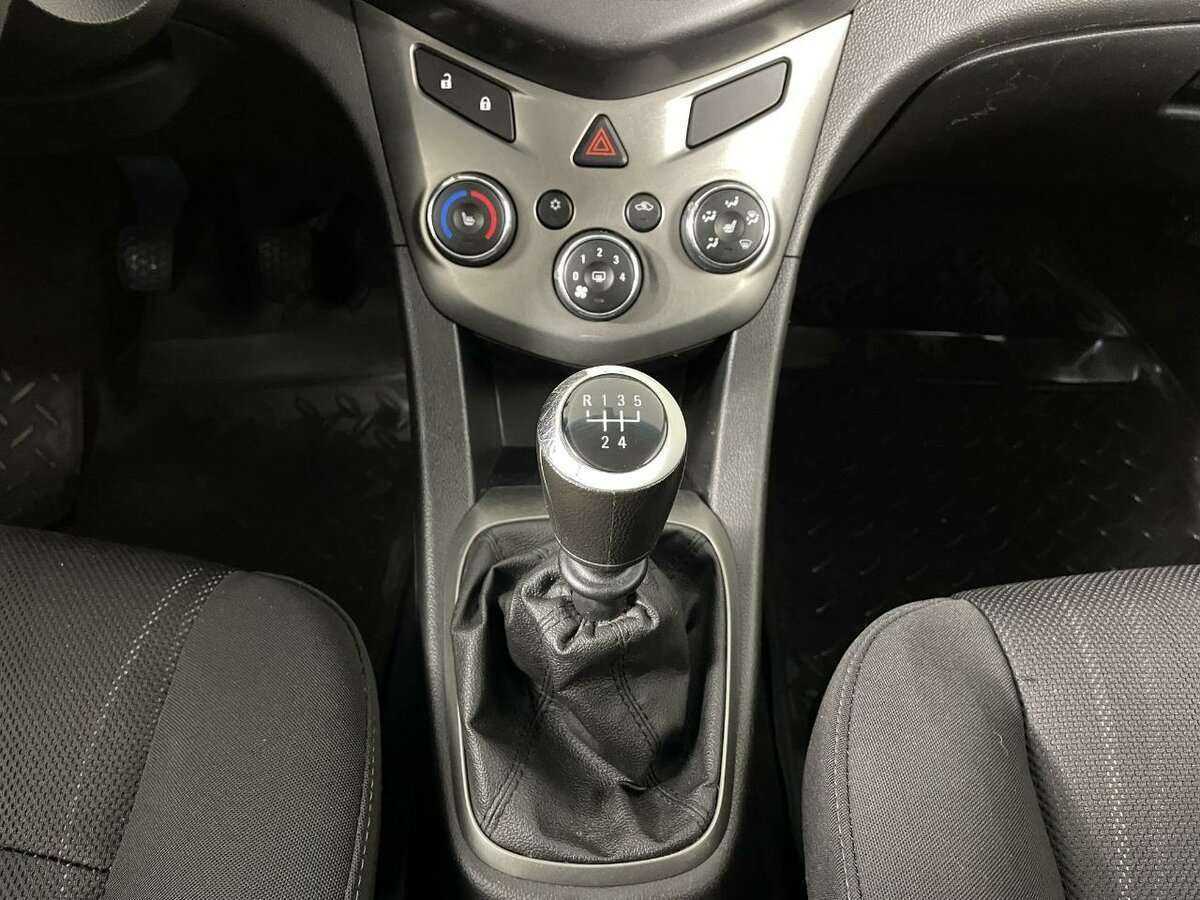 Chevrolet Aveo б/у, 2013, Механическая. Фото: #11