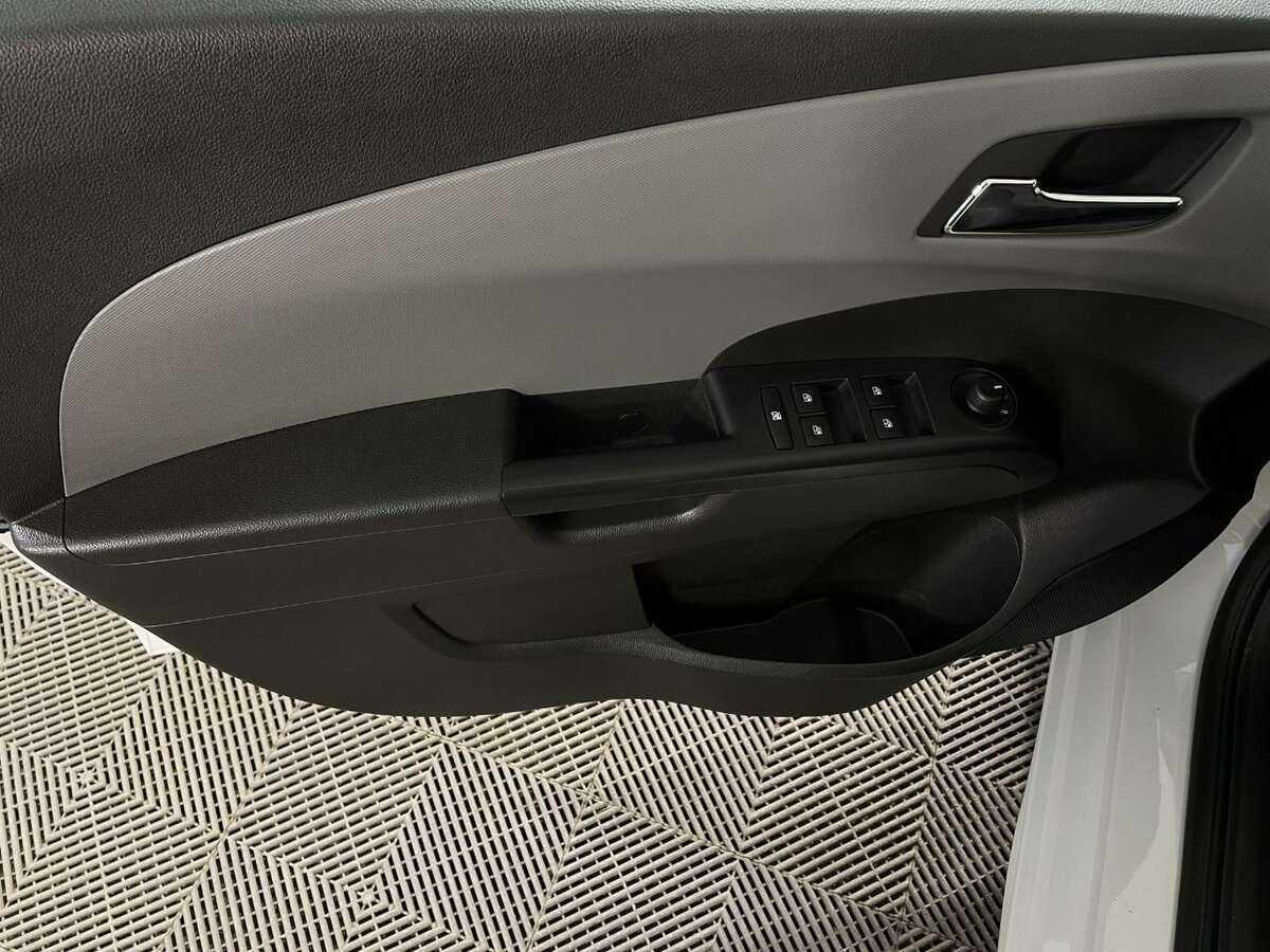 Chevrolet Aveo б/у, 2015, Автоматическая. Фото: #5