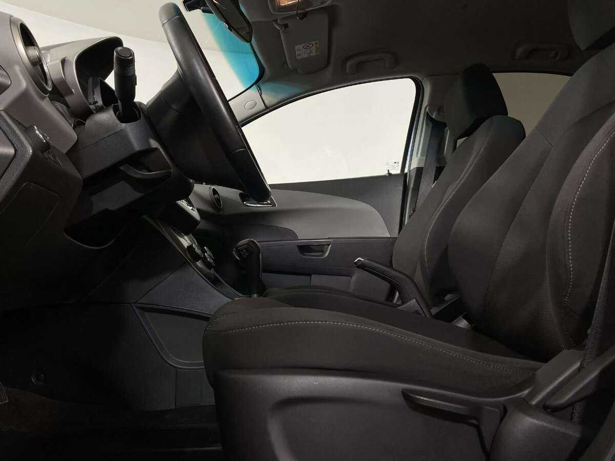Chevrolet Aveo б/у, 2015, Автоматическая. Фото: #7