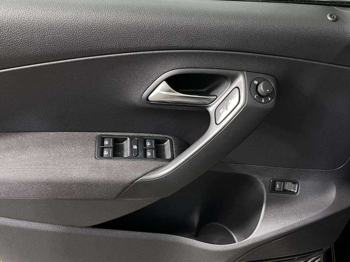 Volkswagen Polo б/у, 2019, Автоматическая. Фото: #6