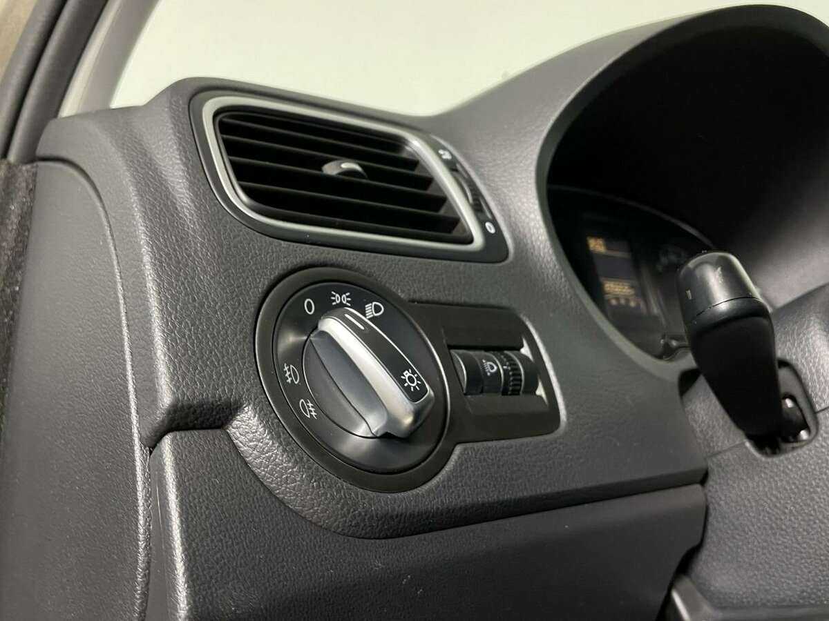 Volkswagen Polo б/у, 2015, Механическая. Фото: #7