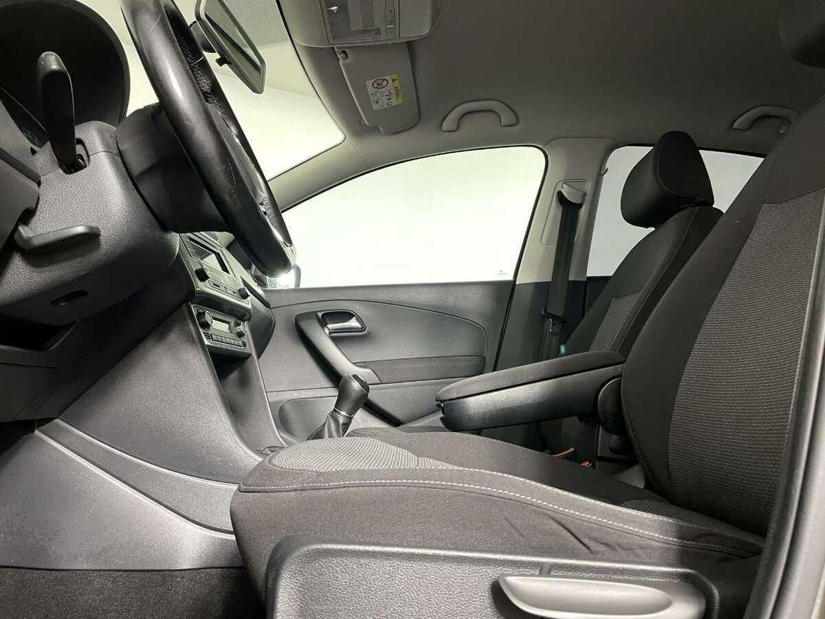 Volkswagen Polo б/у, 2015, Механическая. Фото: #8