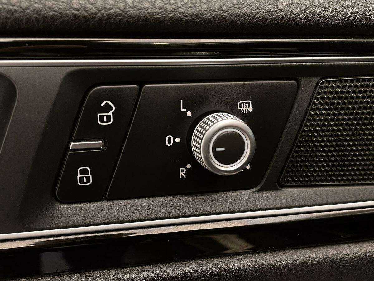 Volkswagen Touareg б/у, 2015, Автоматическая. Фото: #15