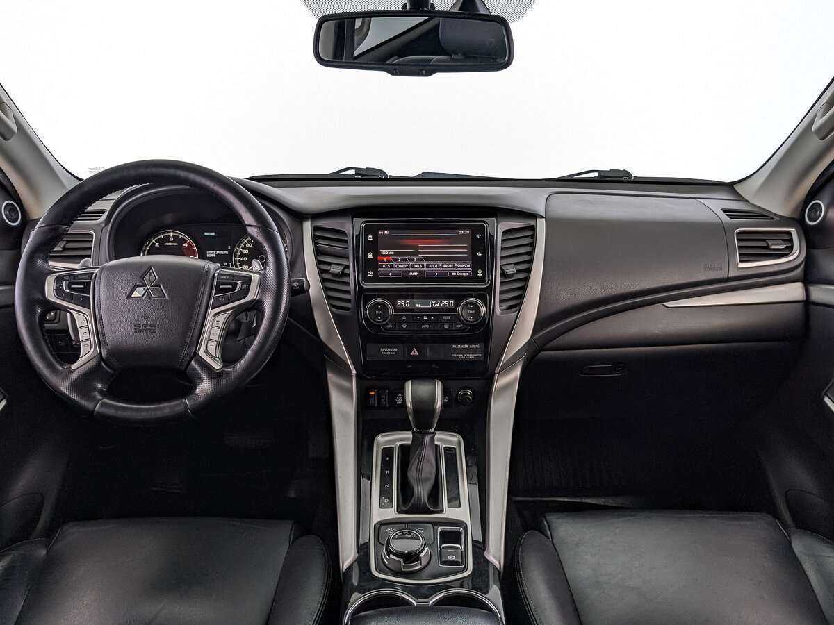 Mitsubishi Pajero Sport б/у, 2017, Автоматическая. Фото: #9