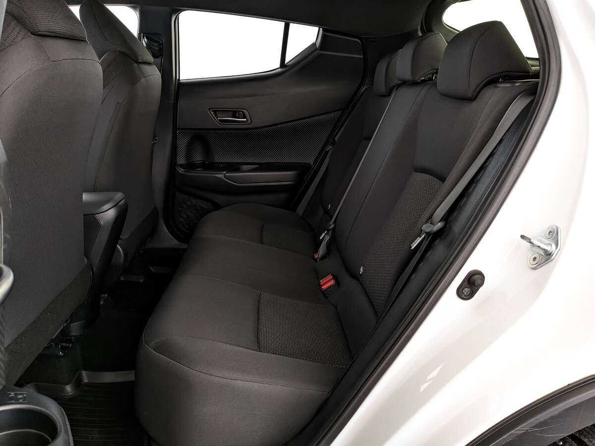 Toyota C-HR б/у, 2019, Механическая. Фото: #12