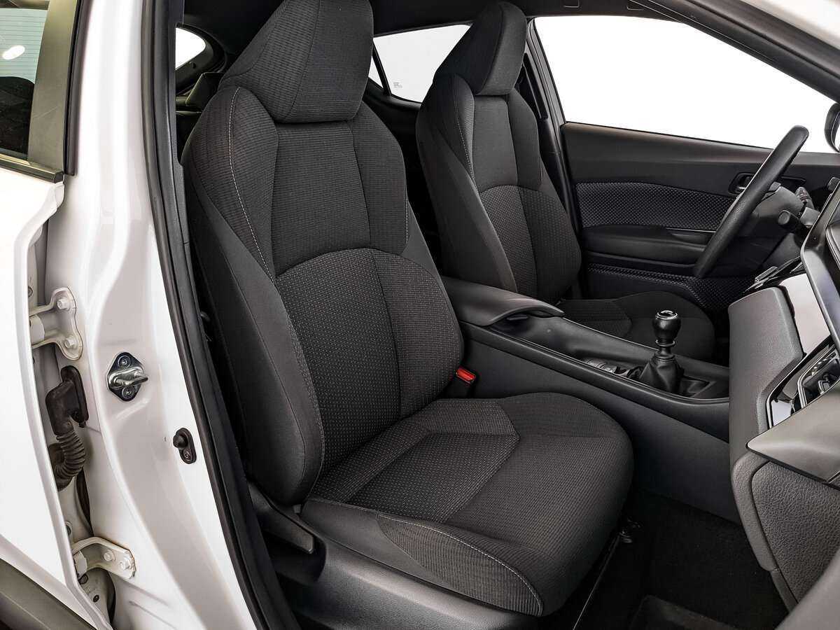 Toyota C-HR б/у, 2019, Механическая. Фото: #18