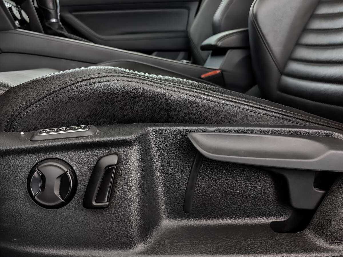 Volkswagen Passat б/у, 2019, Роботизированная. Фото: #16