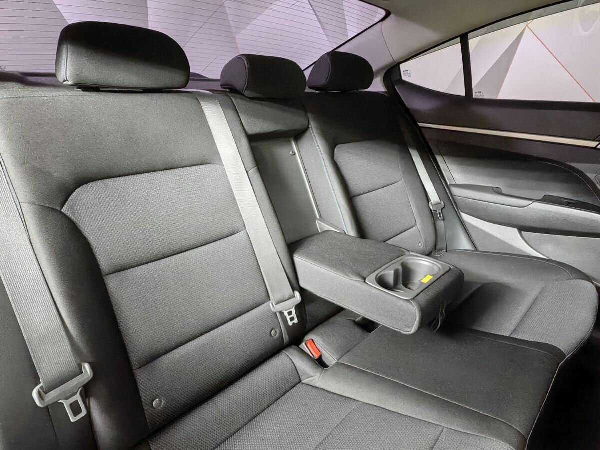 Hyundai Elantra б/у, 2018, Механическая. Фото: #11