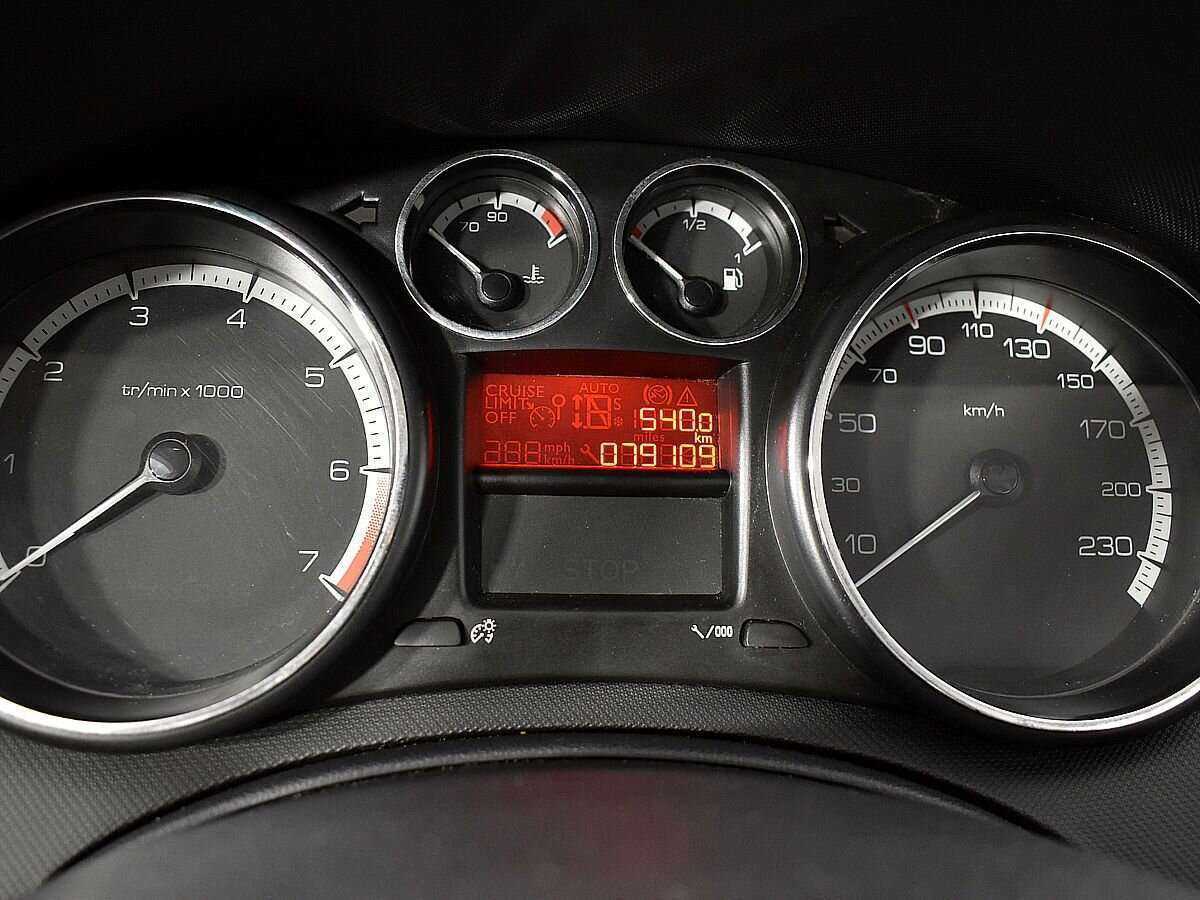 Peugeot 408 б/у, 2013, Автоматическая. Фото: #11