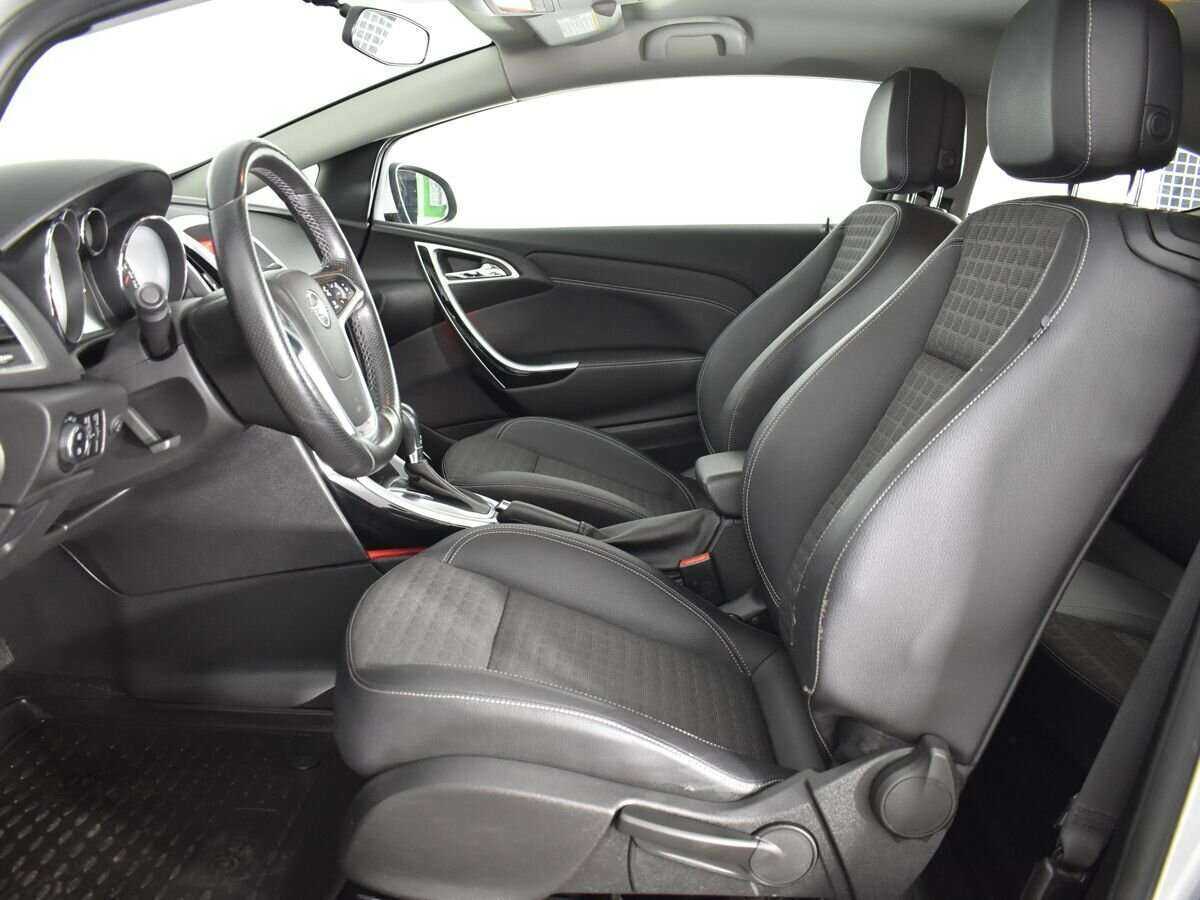 Opel Astra б/у, 2013, Автоматическая. Фото: #7