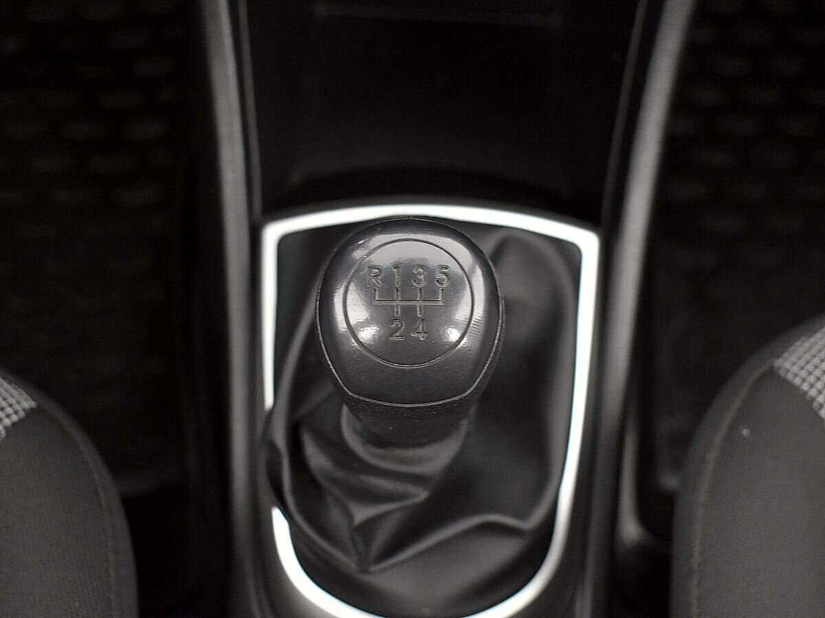 Hyundai Solaris б/у, 2014, Механическая. Фото: #13