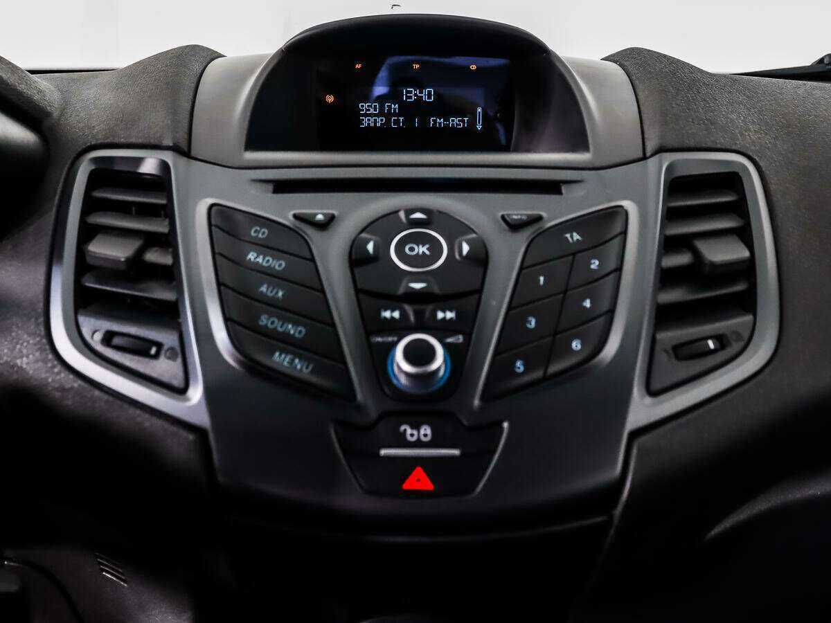 Ford Fiesta б/у, 2015, Роботизированная. Фото: #11