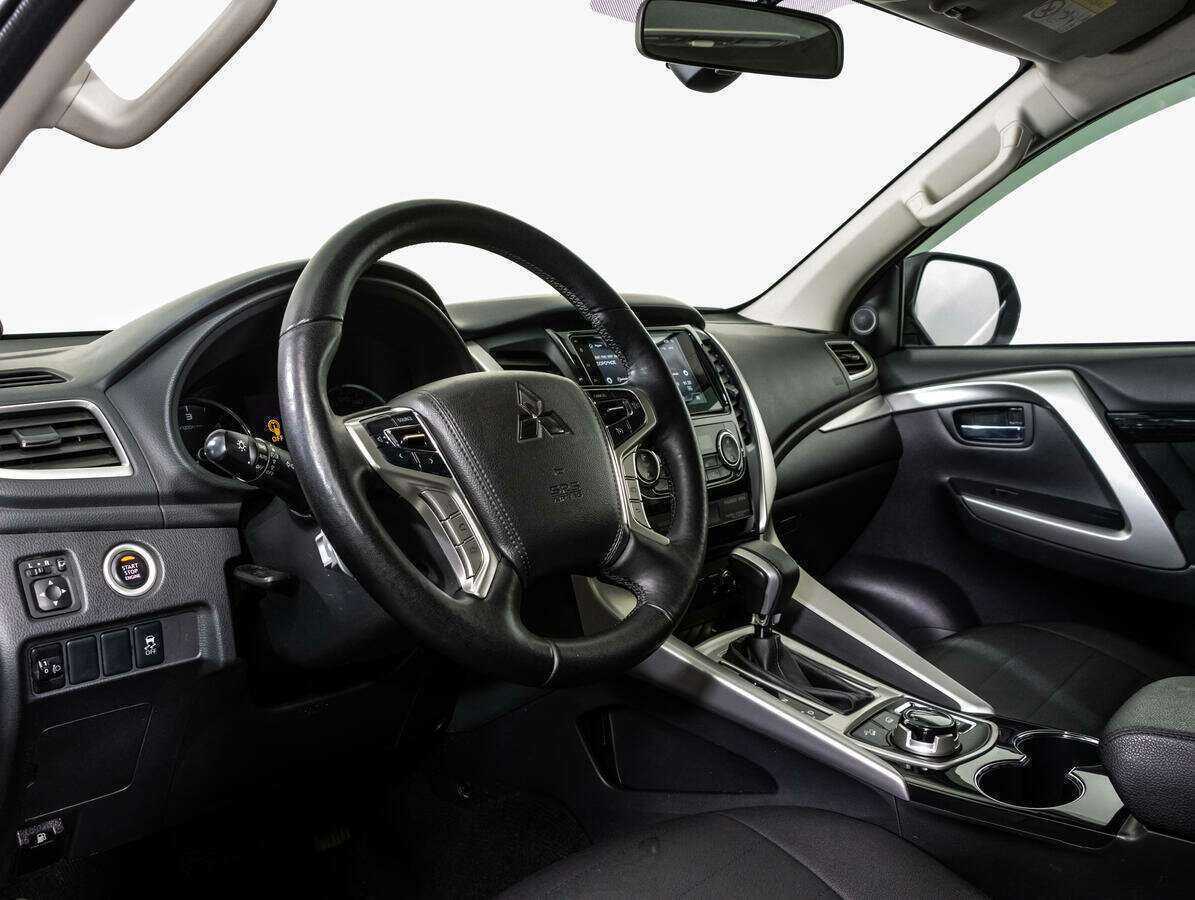 Mitsubishi Pajero Sport б/у, 2017, Автоматическая. Фото: #10