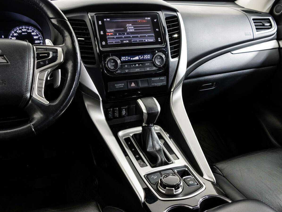 Mitsubishi Pajero Sport б/у, 2017, Автоматическая. Фото: #9