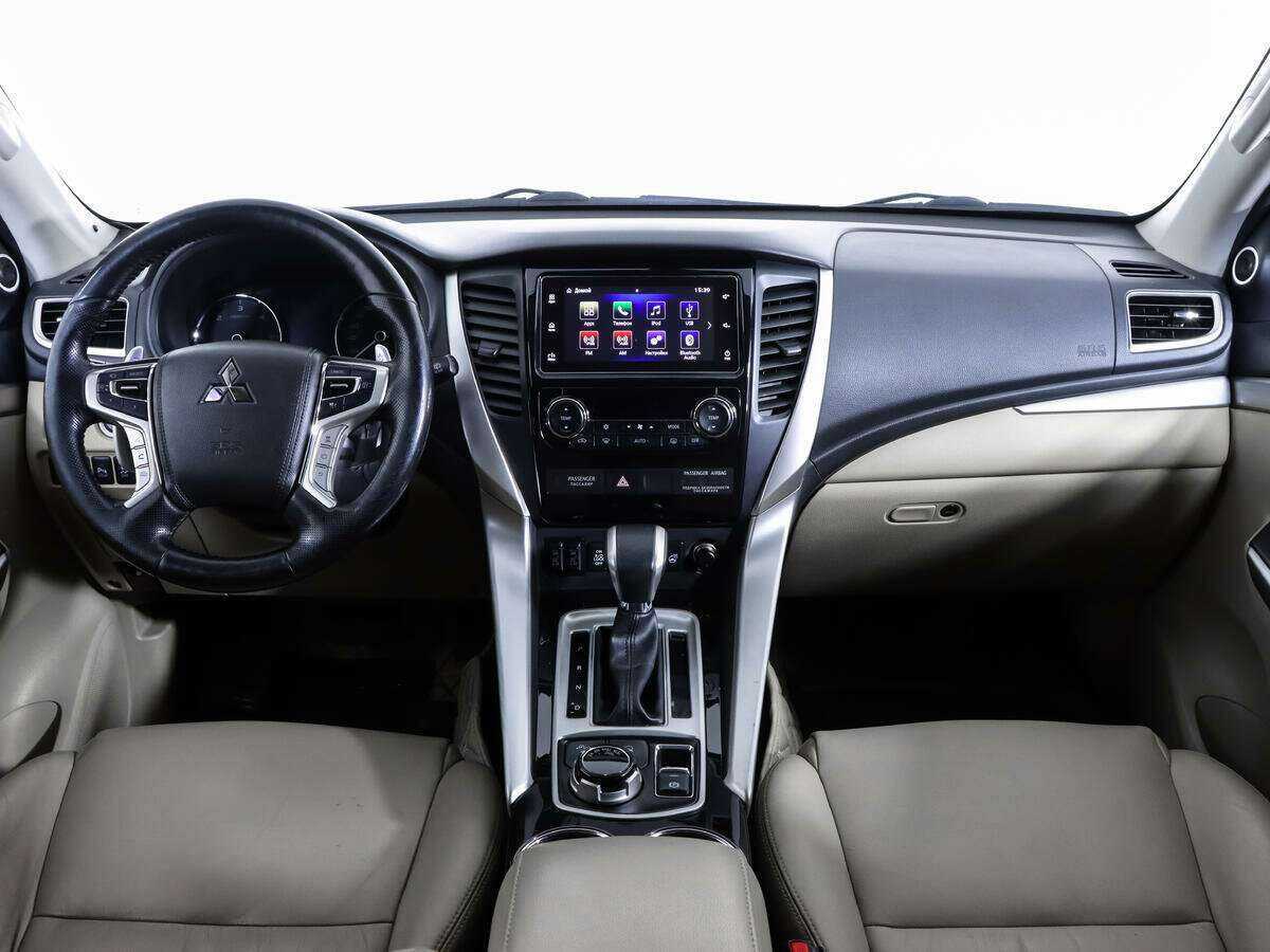 Mitsubishi Pajero Sport б/у, 2017, Автоматическая. Фото: #9