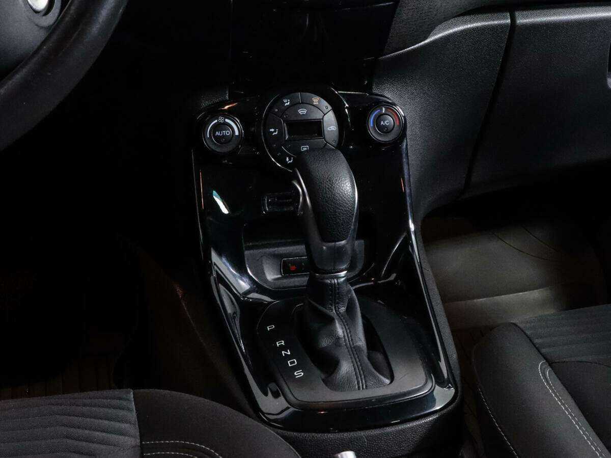 Форд Фиеста б/у, 2015, Роботизированная. Фото: #11