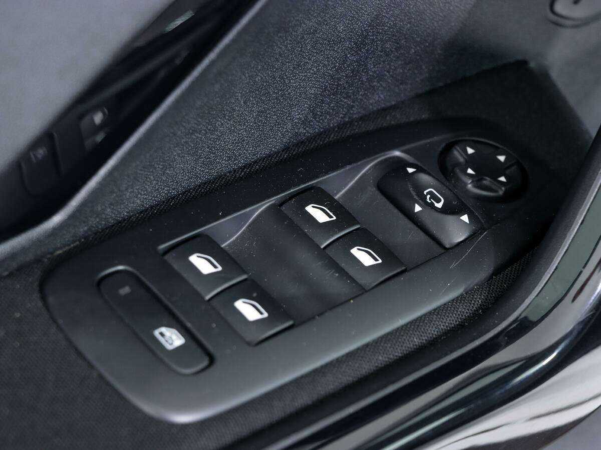 Пежо 208 б/у, 2013, Автоматическая. Фото: #13