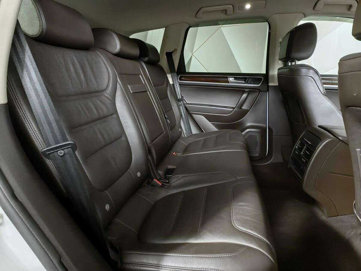 Volkswagen Touareg б/у, 2016, Автоматическая. Фото: #11