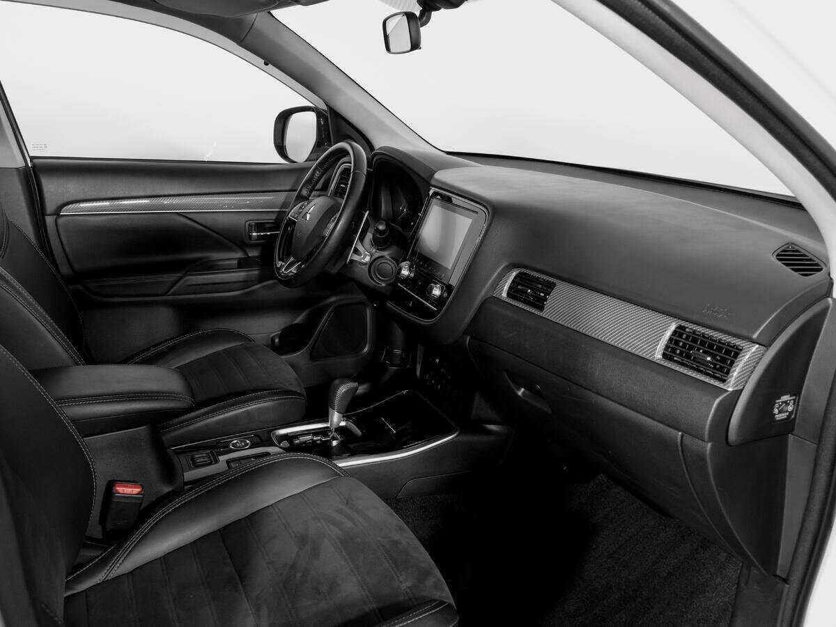 Mitsubishi Outlander б/у, 2021, Вариатор. Фото: #8