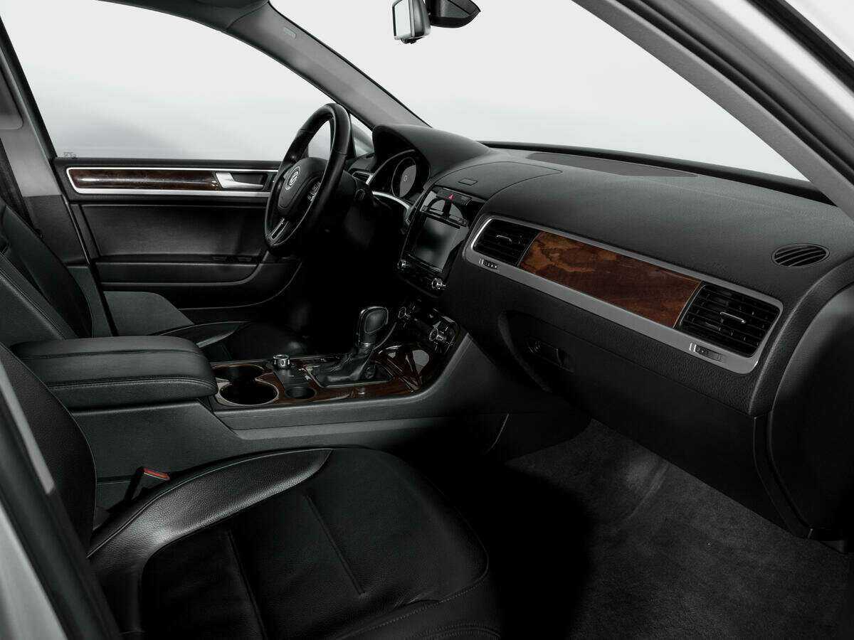 Volkswagen Touareg б/у, 2012, Автоматическая. Фото: #8