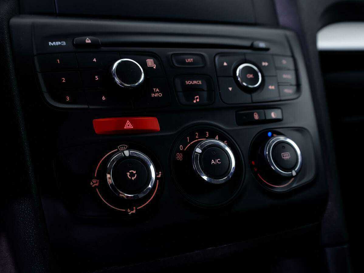 Ситроен Ц4 б/у, 2013, Механическая. Фото: #13