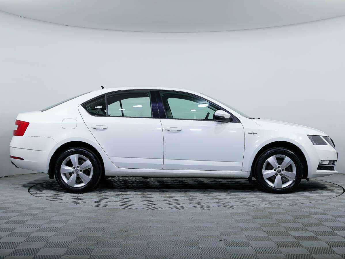 Skoda Octavia б/у, 2018, Механическая. Фото: #2