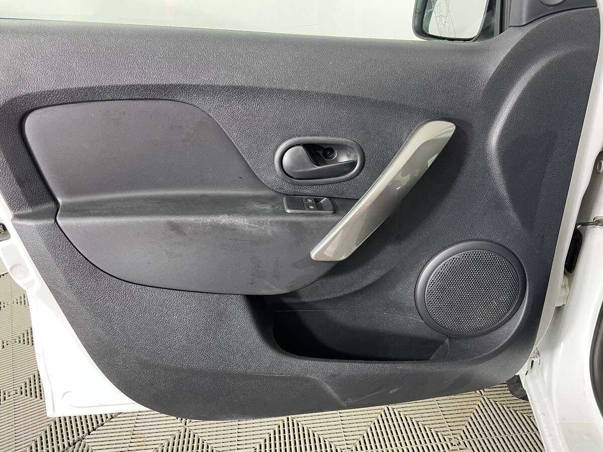 Renault Logan б/у, 2014, Механическая. Фото: #19