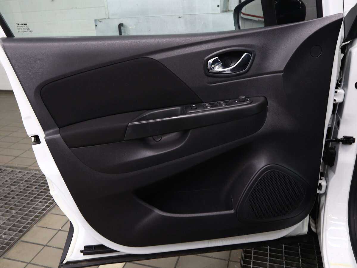 Renault Kaptur б/у, 2017, Механическая. Фото: #3