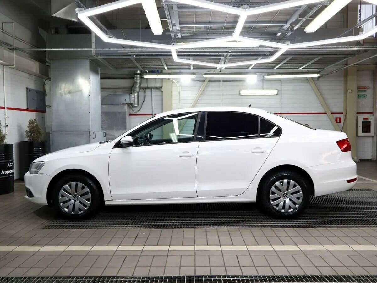 Volkswagen Jetta б/у, 2013, Механическая. Фото: #2