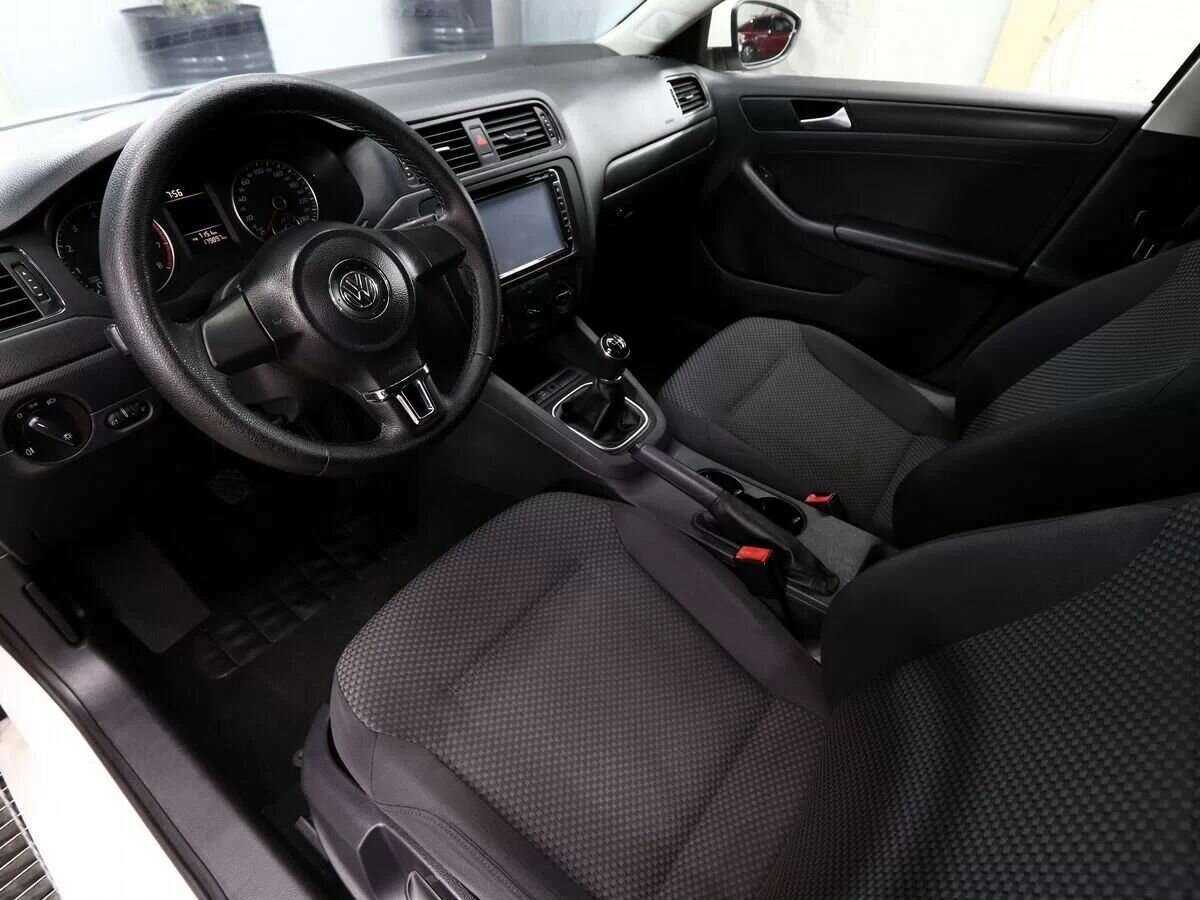 Volkswagen Jetta б/у, 2013, Механическая. Фото: #4