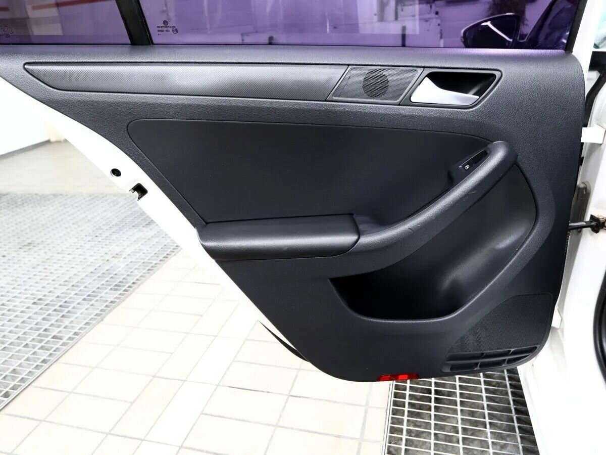 Volkswagen Jetta б/у, 2013, Механическая. Фото: #12