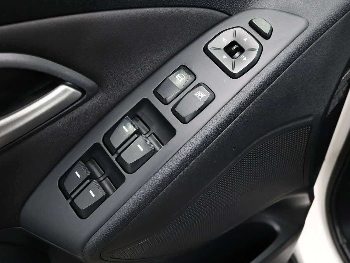 Hyundai ix35 б/у, 2012, Автоматическая. Фото: #7