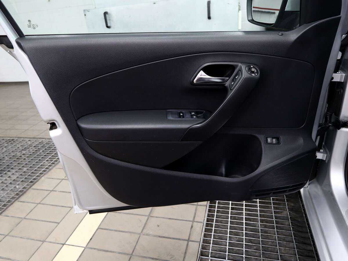 Volkswagen Polo б/у, 2012, Механическая. Фото: #6