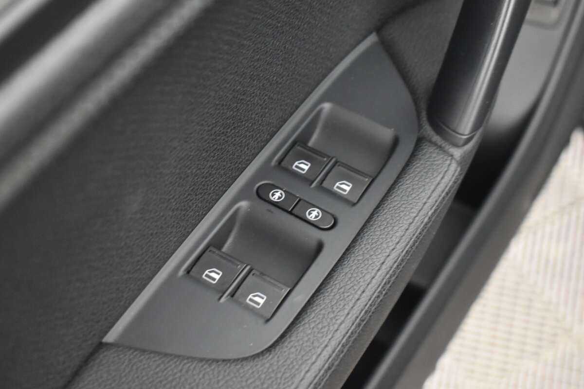 Volkswagen Touareg б/у, 2013, Автоматическая. Фото: #9