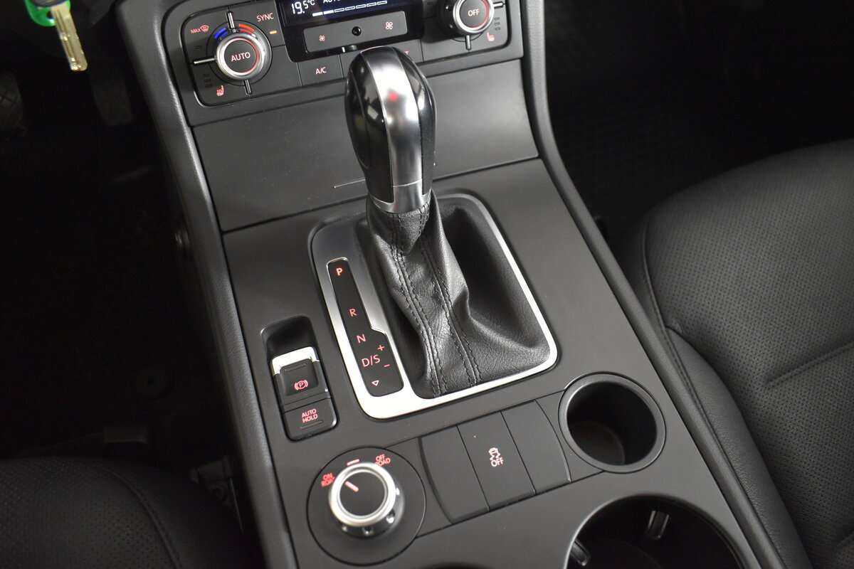 Volkswagen Touareg б/у, 2013, Автоматическая. Фото: #15