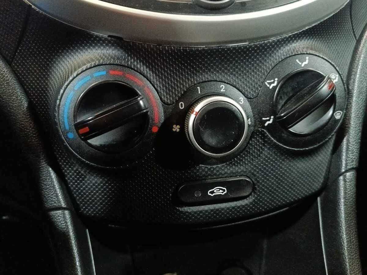 Hyundai Solaris б/у, 2016, Механическая. Фото: #12