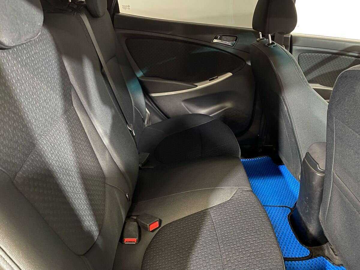 Hyundai Solaris б/у, 2012, Механическая. Фото: #10