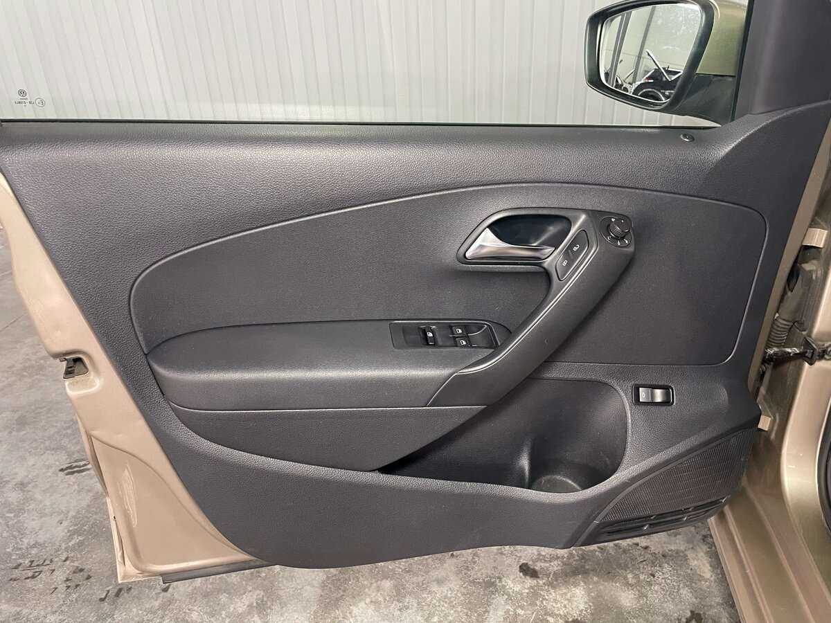 Volkswagen Polo б/у, 2016, Автоматическая. Фото: #16