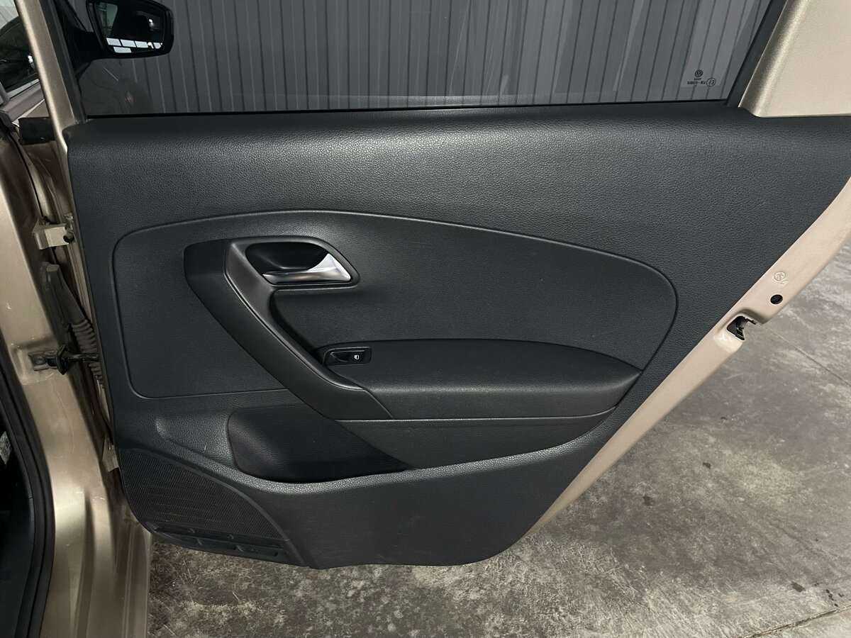 Volkswagen Polo б/у, 2016, Автоматическая. Фото: #18