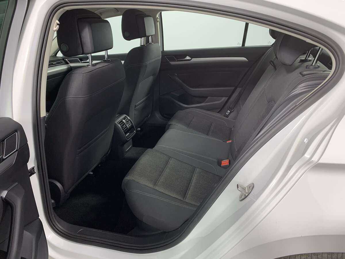 Volkswagen Passat б/у, 2019, Роботизированная. Фото: #9