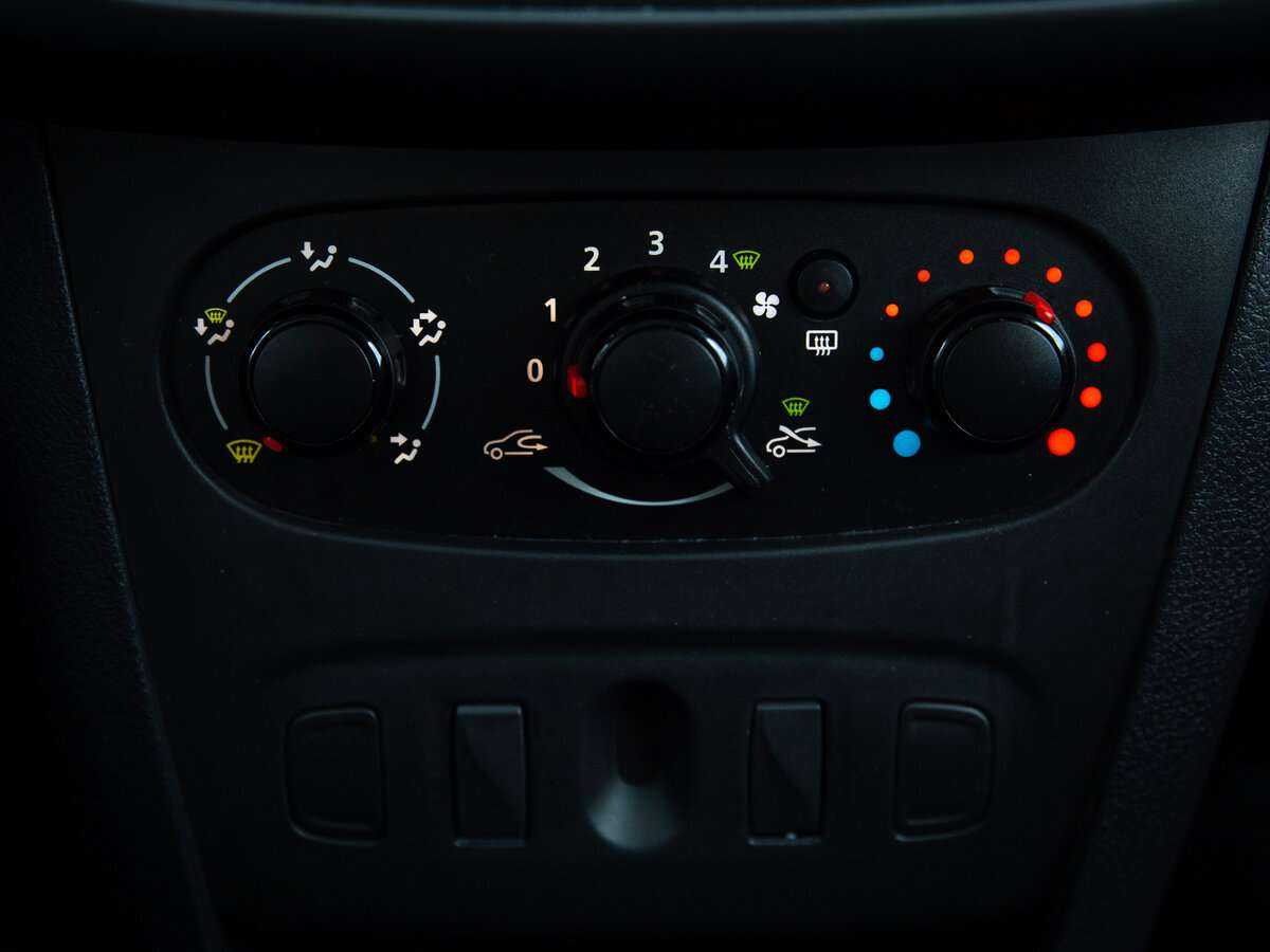 Renault Sandero б/у, 2017, Механическая. Фото: #12